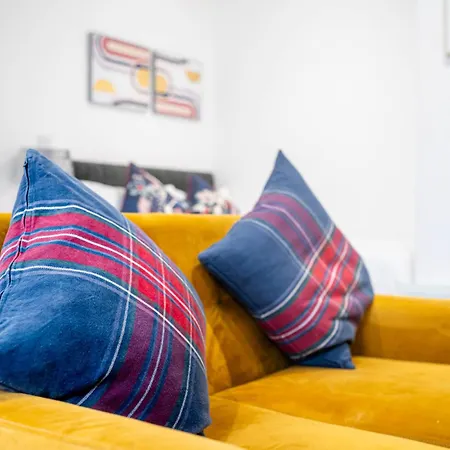 Lovely And In Apartment